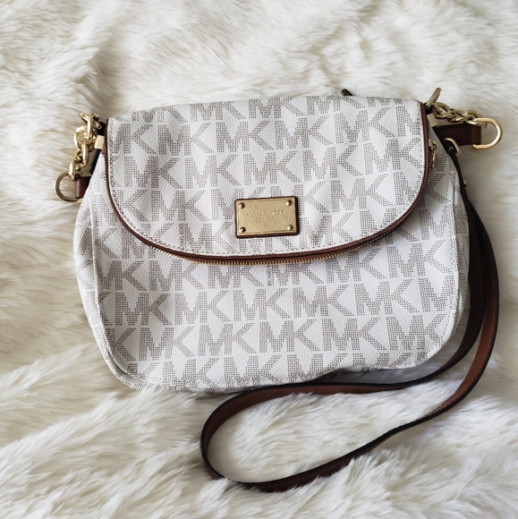 Michael Kors Handbags - Michael Kors Dome Crossbody